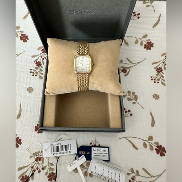 Seiko Accessories - Seiko Quartz Watch